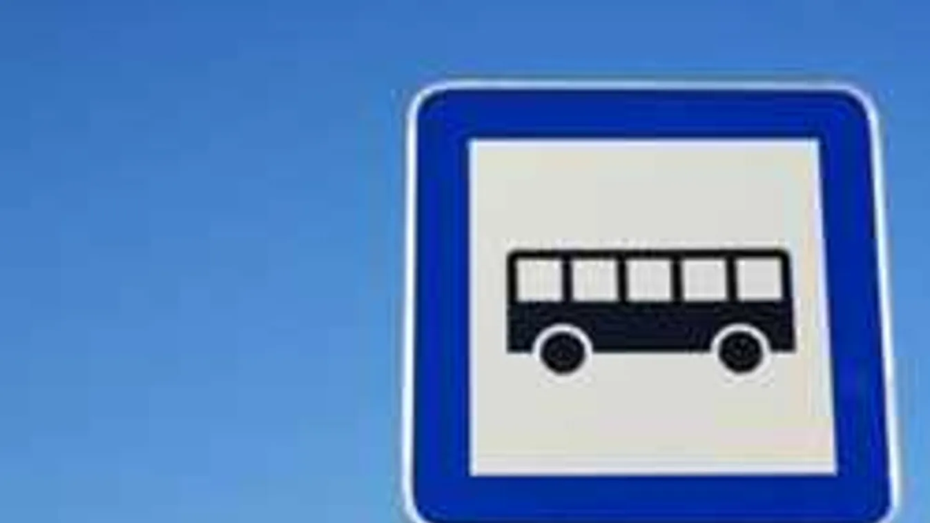 Aljas dolgot művelt ez a férfi a budapesti buszmegállóban, körözik