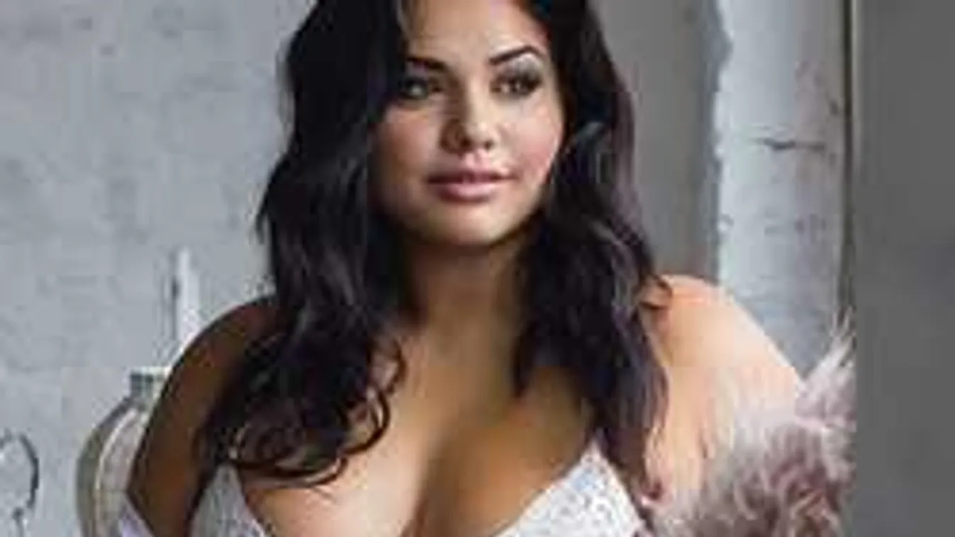 Brutális melleket villantott a híres magyar ducimodell