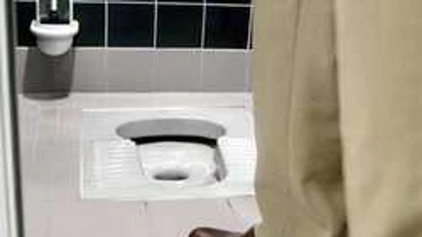 Sem az ülőke, sem a WC nem nézhet Mekka felé!