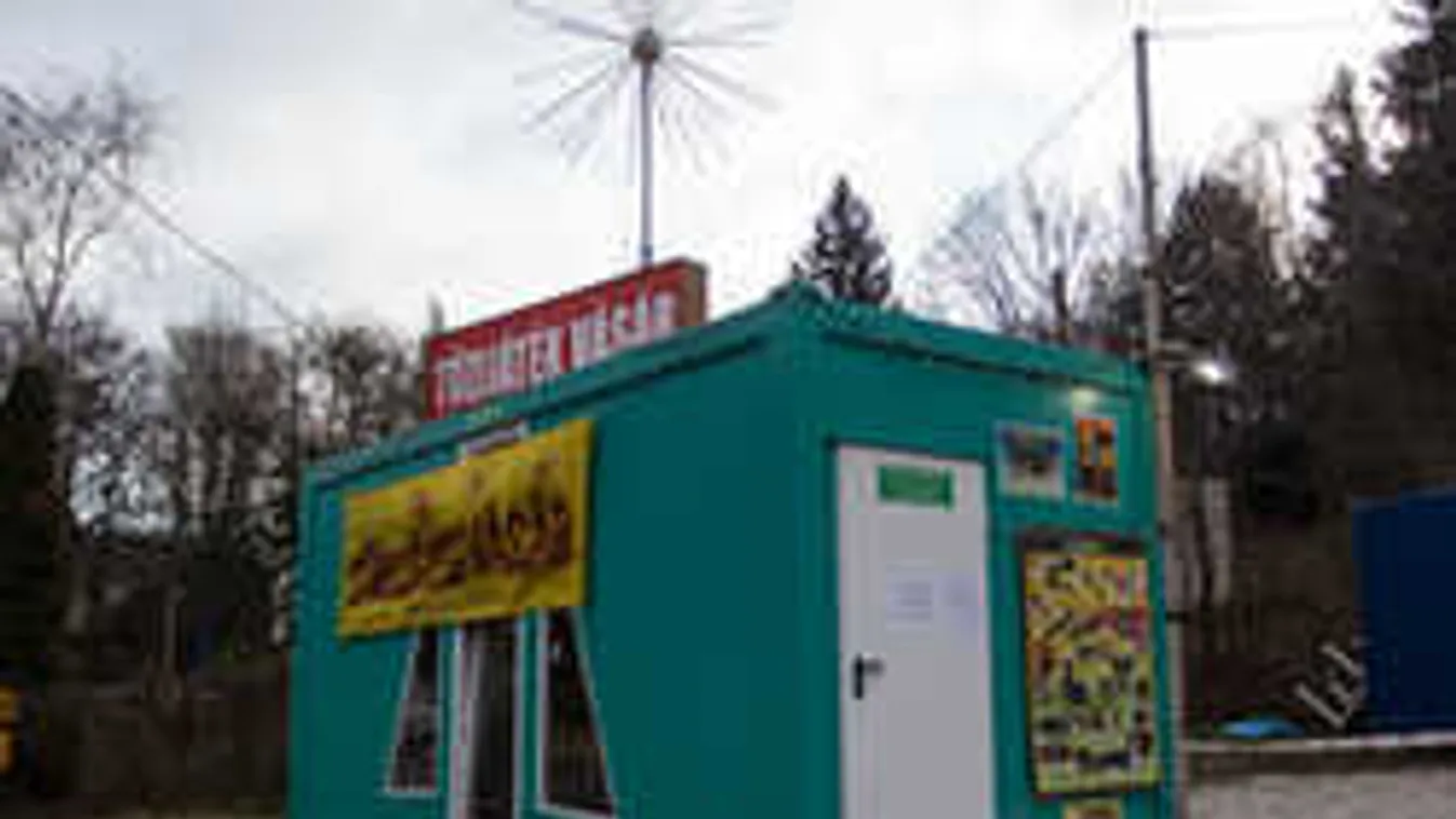 Idén is tart a kutyások és petárdások háborúja!