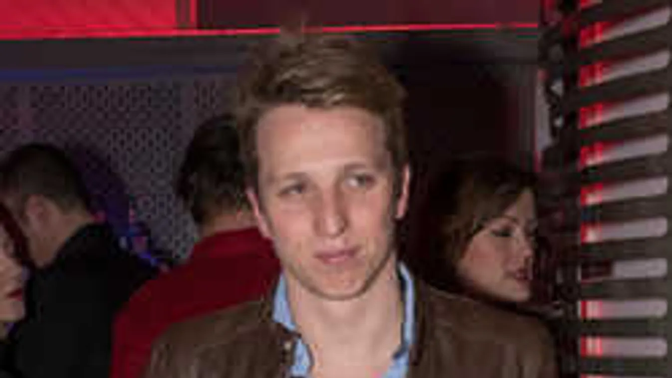 Micsoda éjszaka, Verrasztó Dávid világsztár úszólányokkal bulizott