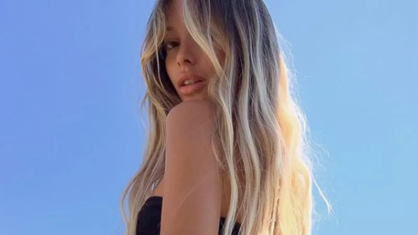 Bepucsított a dögös modell, melltartó már rég nem volt rajta – fotó