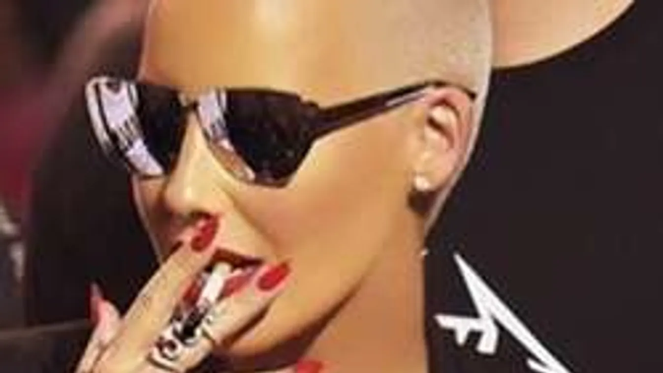 Õ maga is meglepődött: óriási popsit villantott a szupermodell!