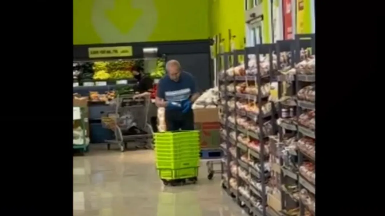 Felfordult a vásárló gyomra, amikor meglátta, hogyan fertőtlenítik a kosarakat a boltban – videó