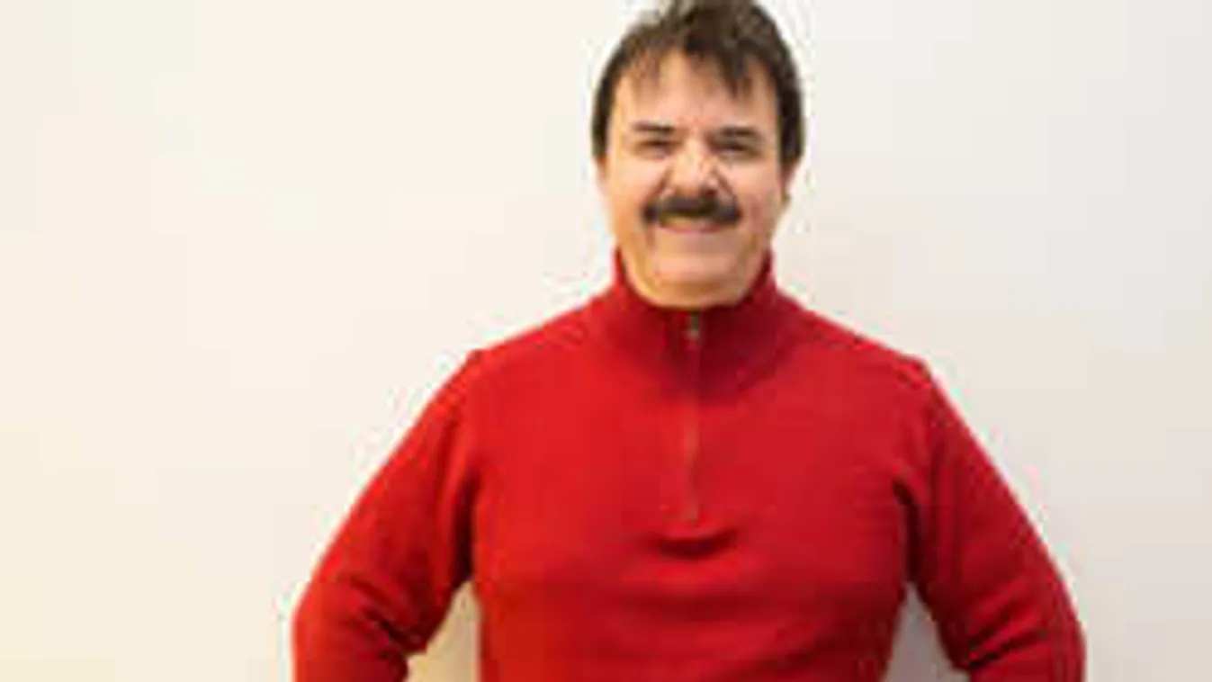 Szívszorító okból él nyugdíjas szüleivel a magyar sztár!