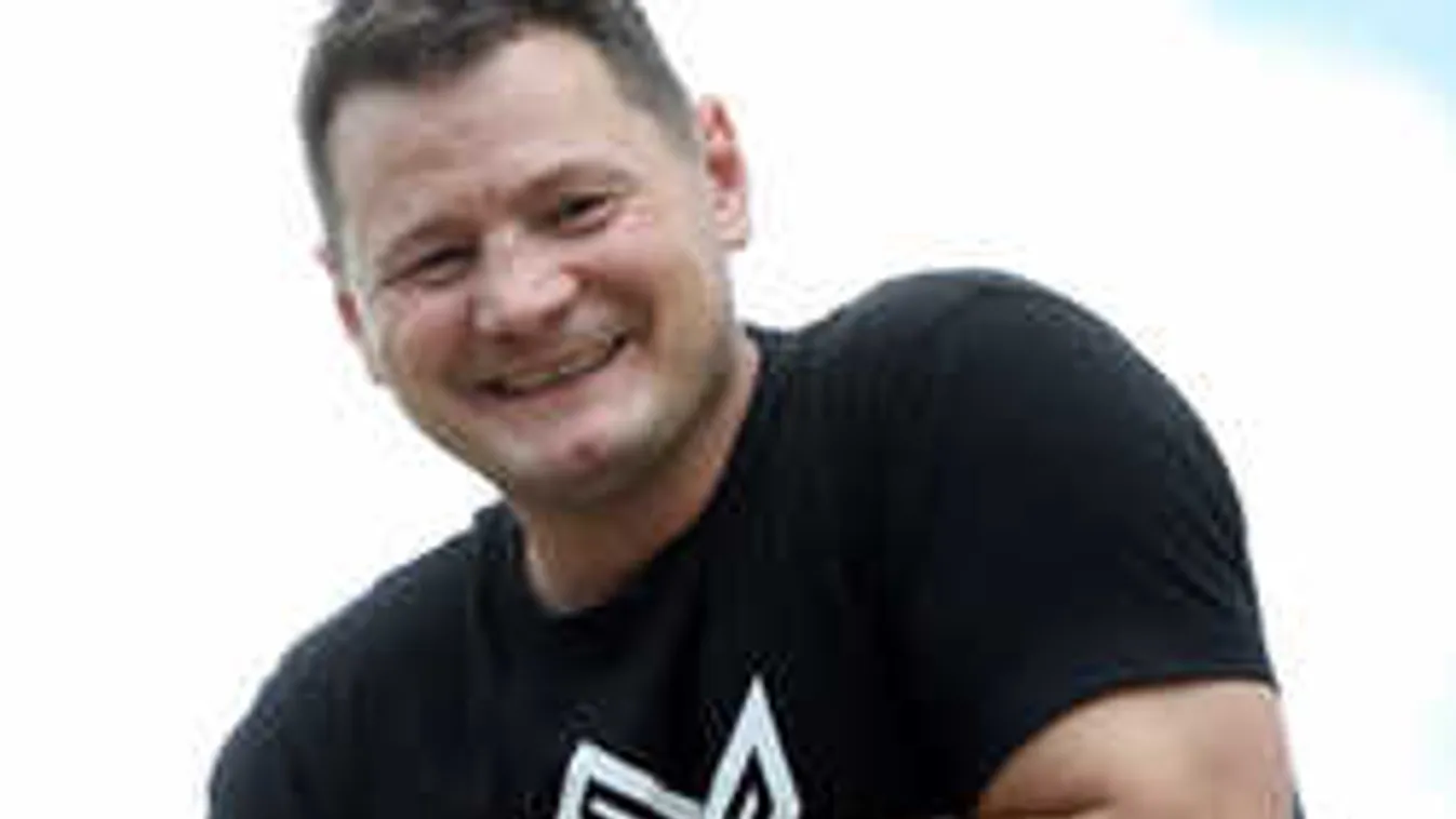 Exkluzív fotók: Megmutatta koraszülött kisfiát Erdei Zsolt