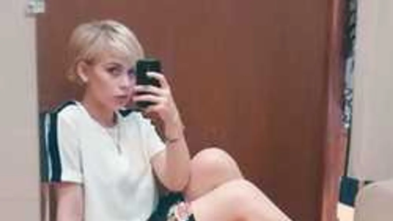 A belvárosi ház tetején napozott meztelenül a tetovált modell!