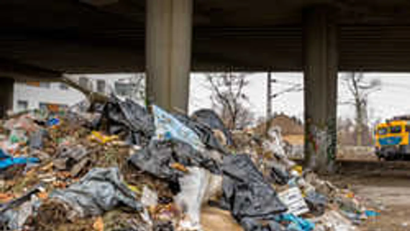 Szeméttelepről etette, majd eladta lányát a felelőtlen anya