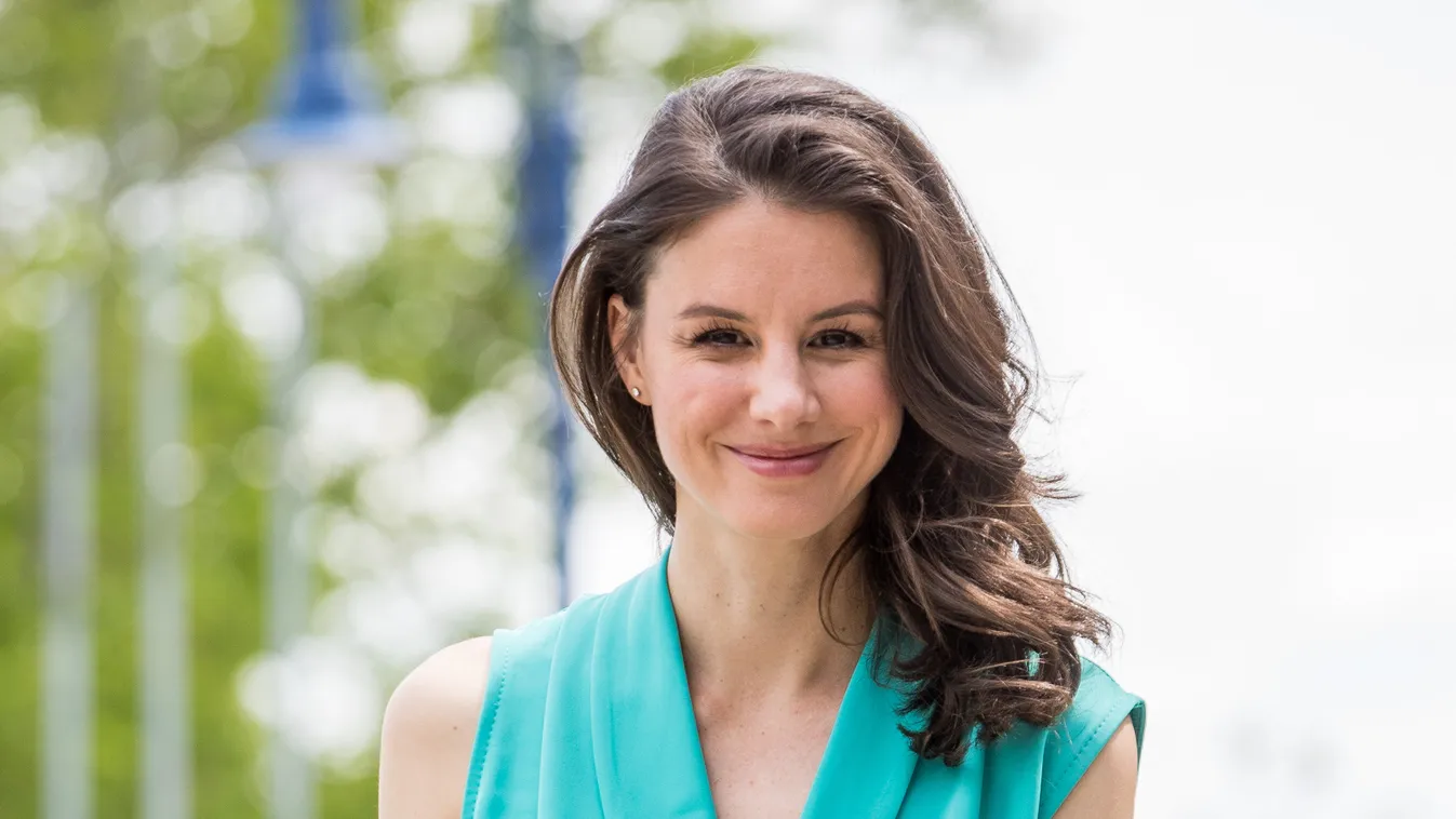 Csúnya síbaleset: az arcán sérült meg a magyar sztárszínésznő