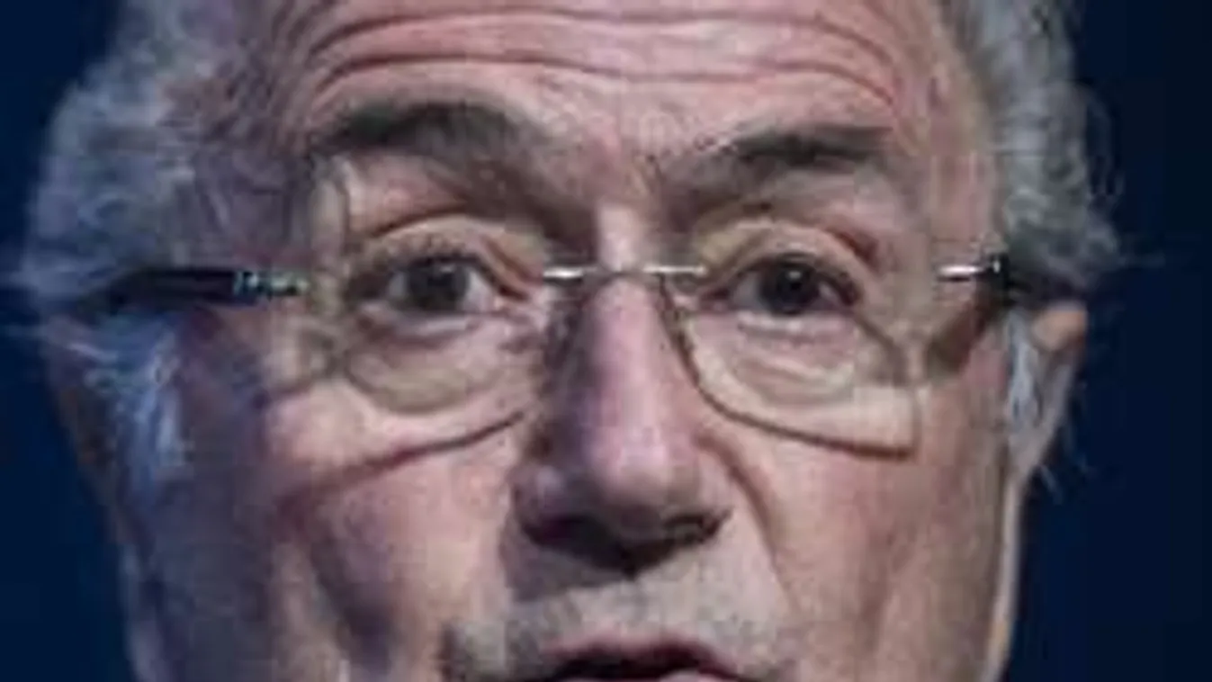 Blatter mégis belebukott a korrupcióba! Lemond az elnöki posztról