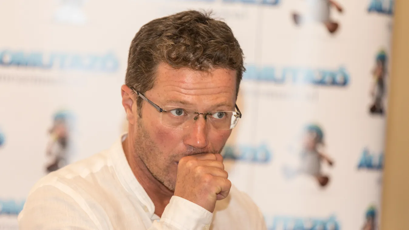 Hajnalban csörgött Stohl András mobilja: vadidegen hang szólt bele