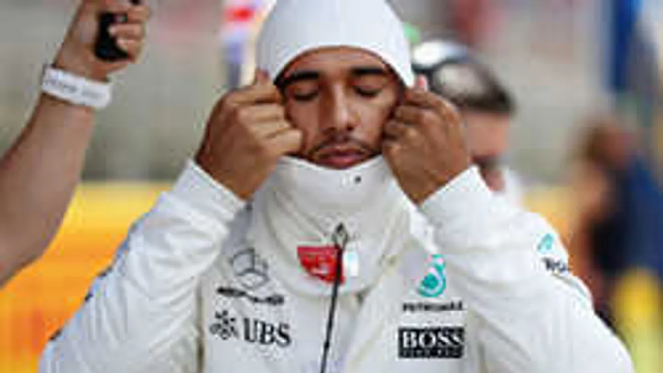 Kínok között versenyez a Forma-1 sztárja