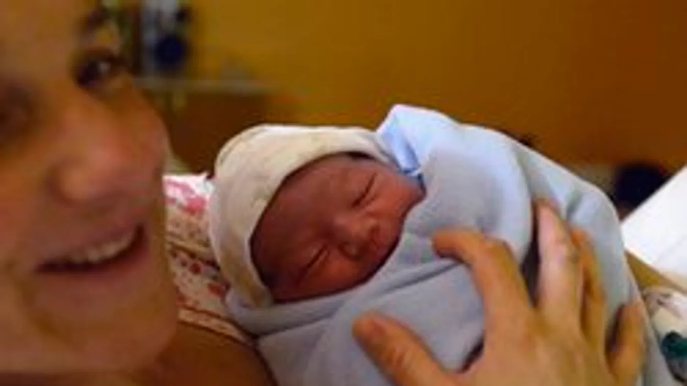 Végre valami jó! Fél évvel  korábban fizetik a GYED extrát!