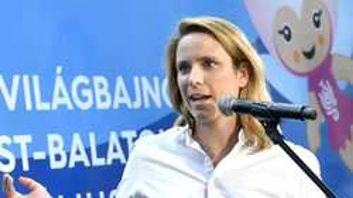 Hoppá, ő kapta el Liptai Claudia csokrát