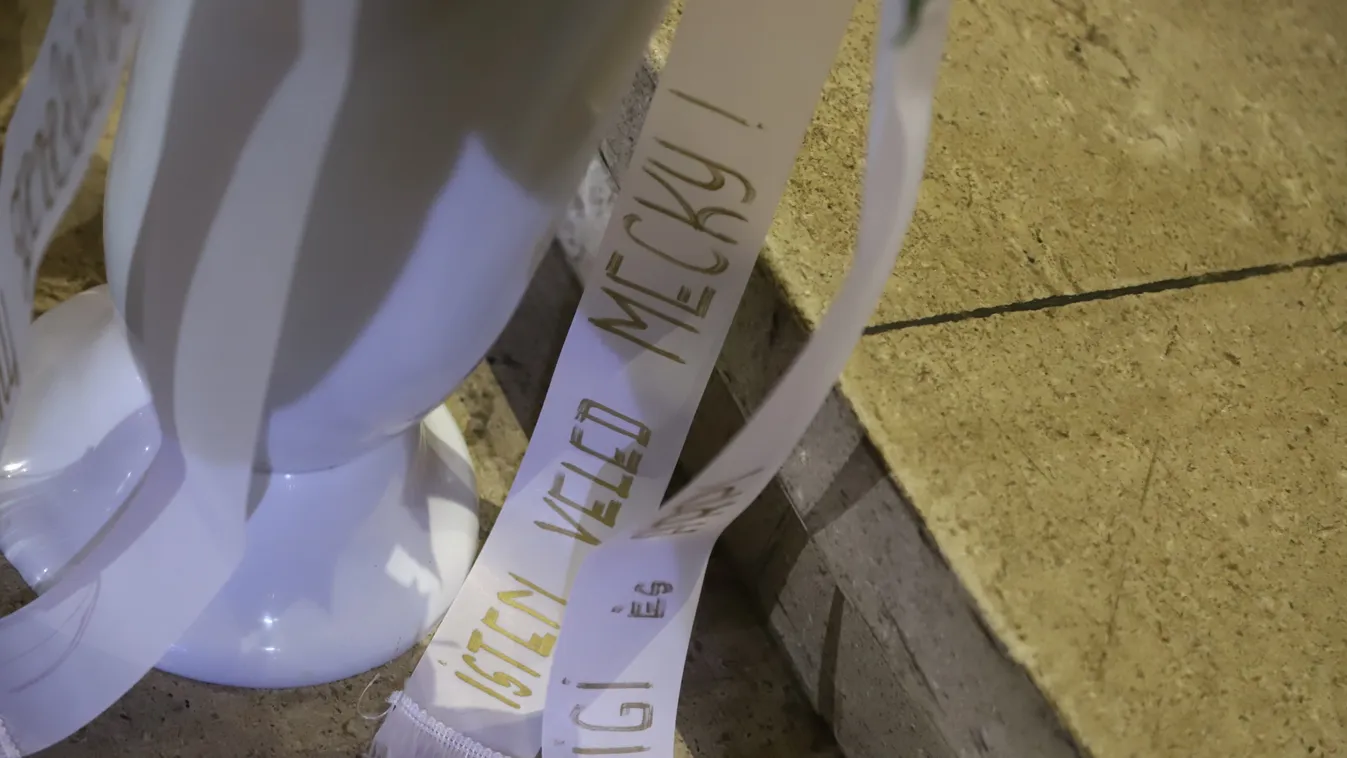 Megható módon búcsúztak Kóbor Jánostól a budapestiek