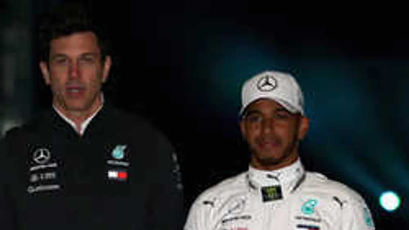 Megőrült Hamilton? Saját főnökéből űzött gúnyt az F1-es sztár