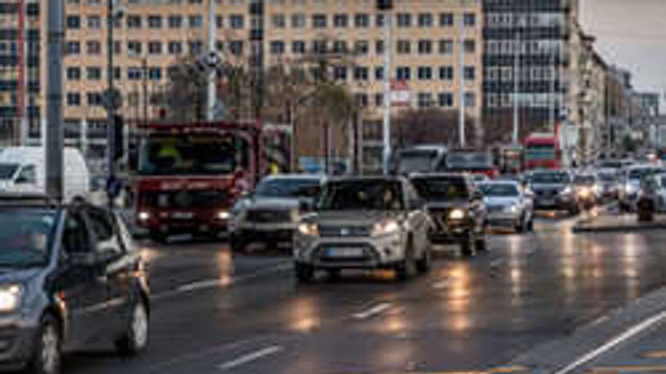 Dugó, dugó hátán. Ez vár rád a fővárosban