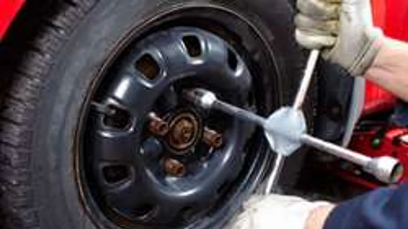 Súlyos baleset Békéscsabán, a gumis nem húzta meg a kerékcsavart