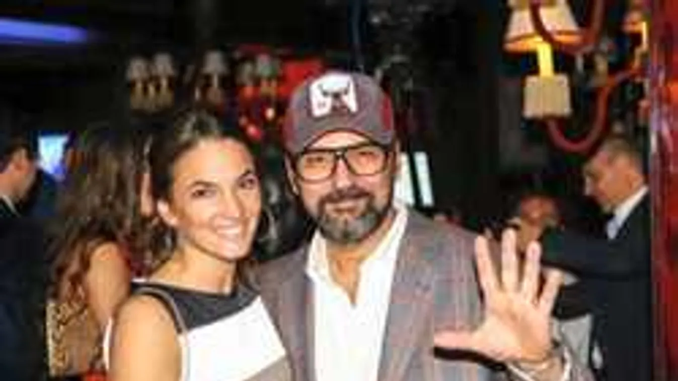 Forró csókcsata: így szereti egymást a magyar sztárpár