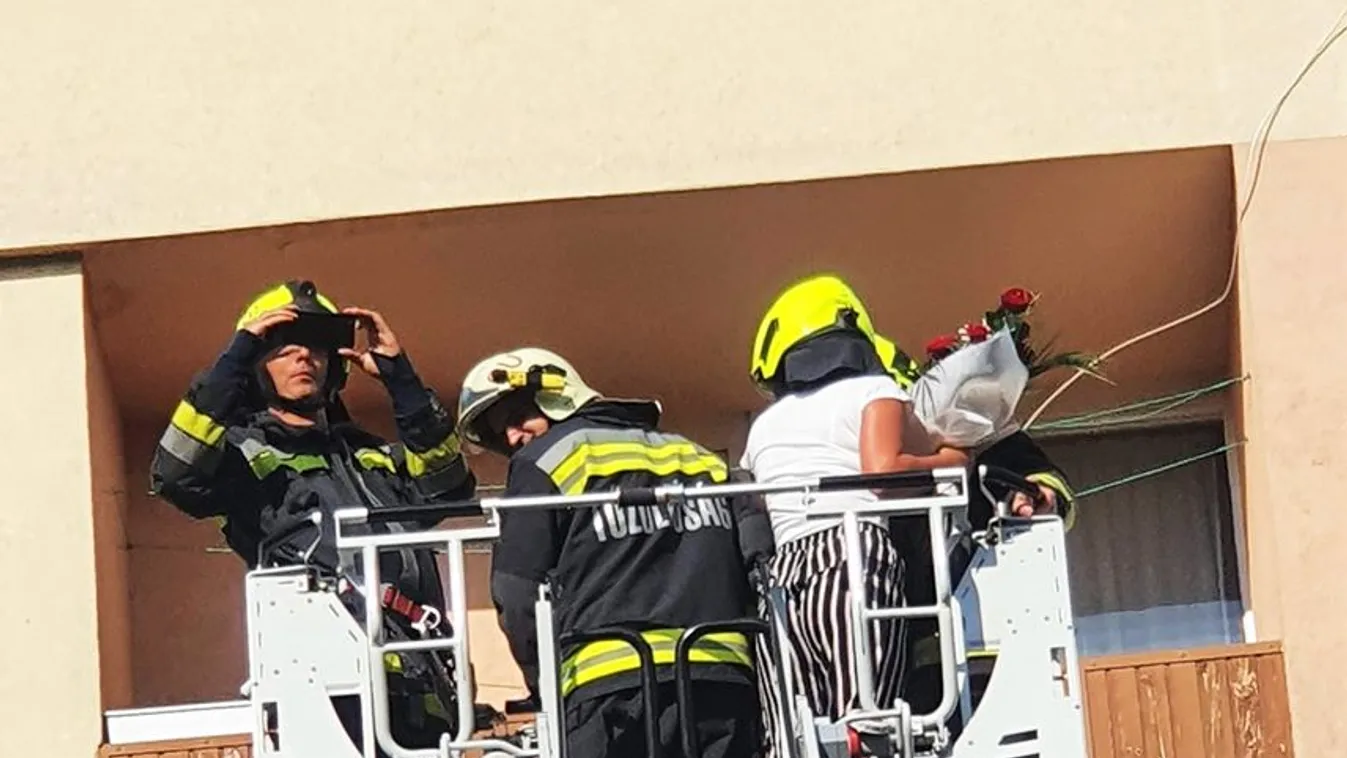 Rohantak a tűzoltók a sátoraljaújhelyi házhoz: megdöbbentő, mi történt az emelőkosárban – képek