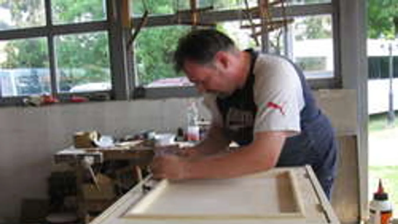 Aggódhatnak az angliai magyarok. Százezernyi állás kerül veszélybe