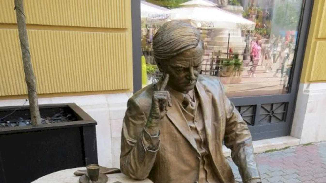 Meggyalázná a költő emlékét a pécsi ballib városvezetés