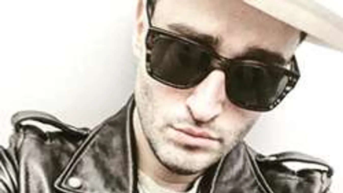 Világsztárral énekel Király Viktor!