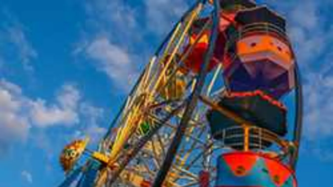 Kitört a pánik, az életükért kapaszkodtak az óriáskeréken a családok