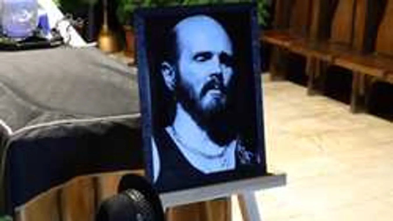 Tapintható a fájdalom: Itt vannak az első képek Som Lajos temetéséről