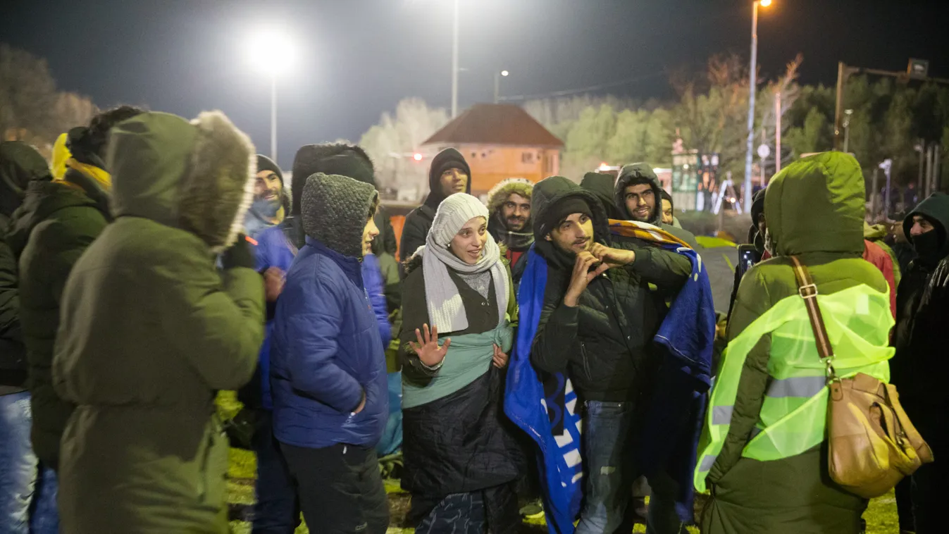 Több száz migráns rohanta le a magyar határt, ez történt hétvégén
