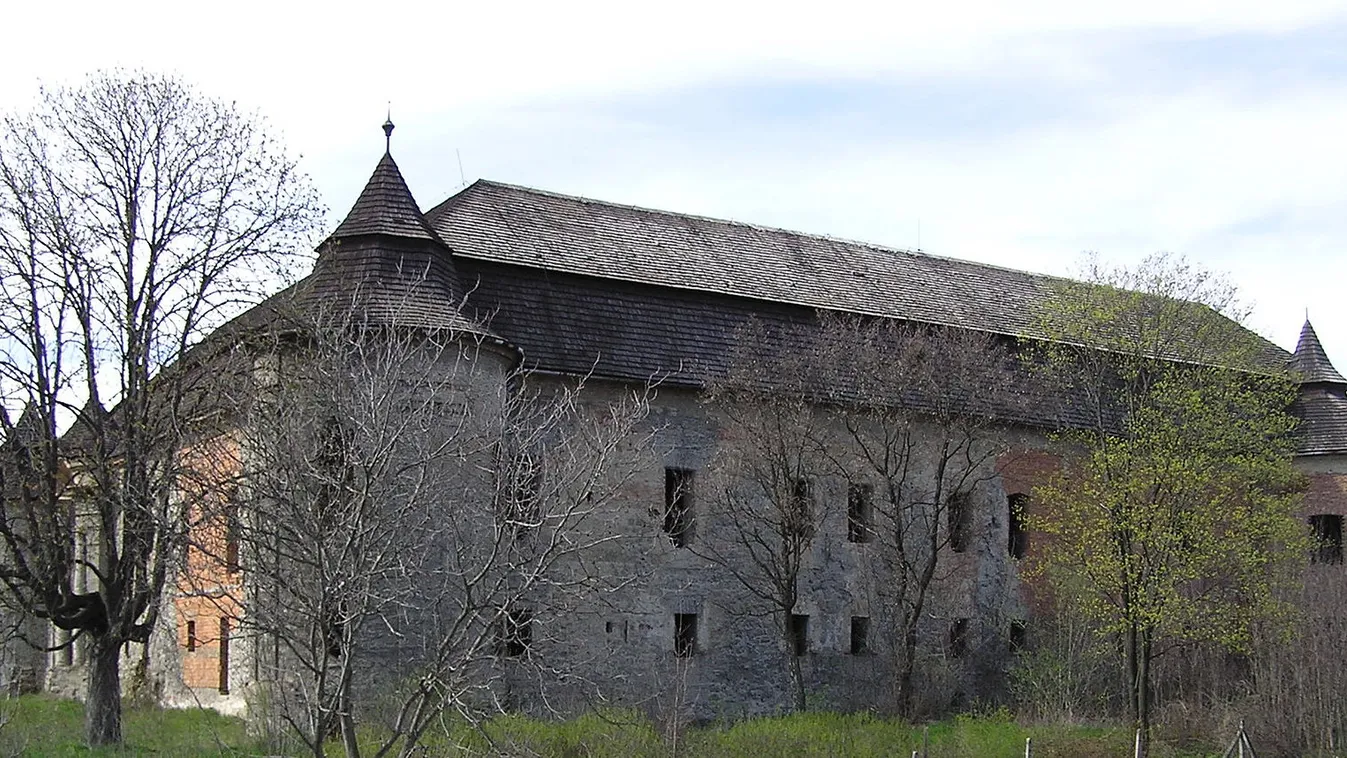 Szívbe markoló látvány: leégett a legendás osgyáni kastély – videó