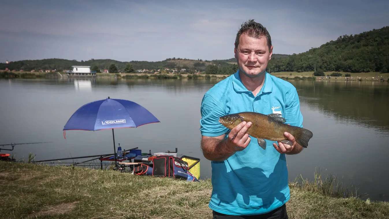Furcsa kérdést tett fel Erdei Zsolt: Megüsselek?