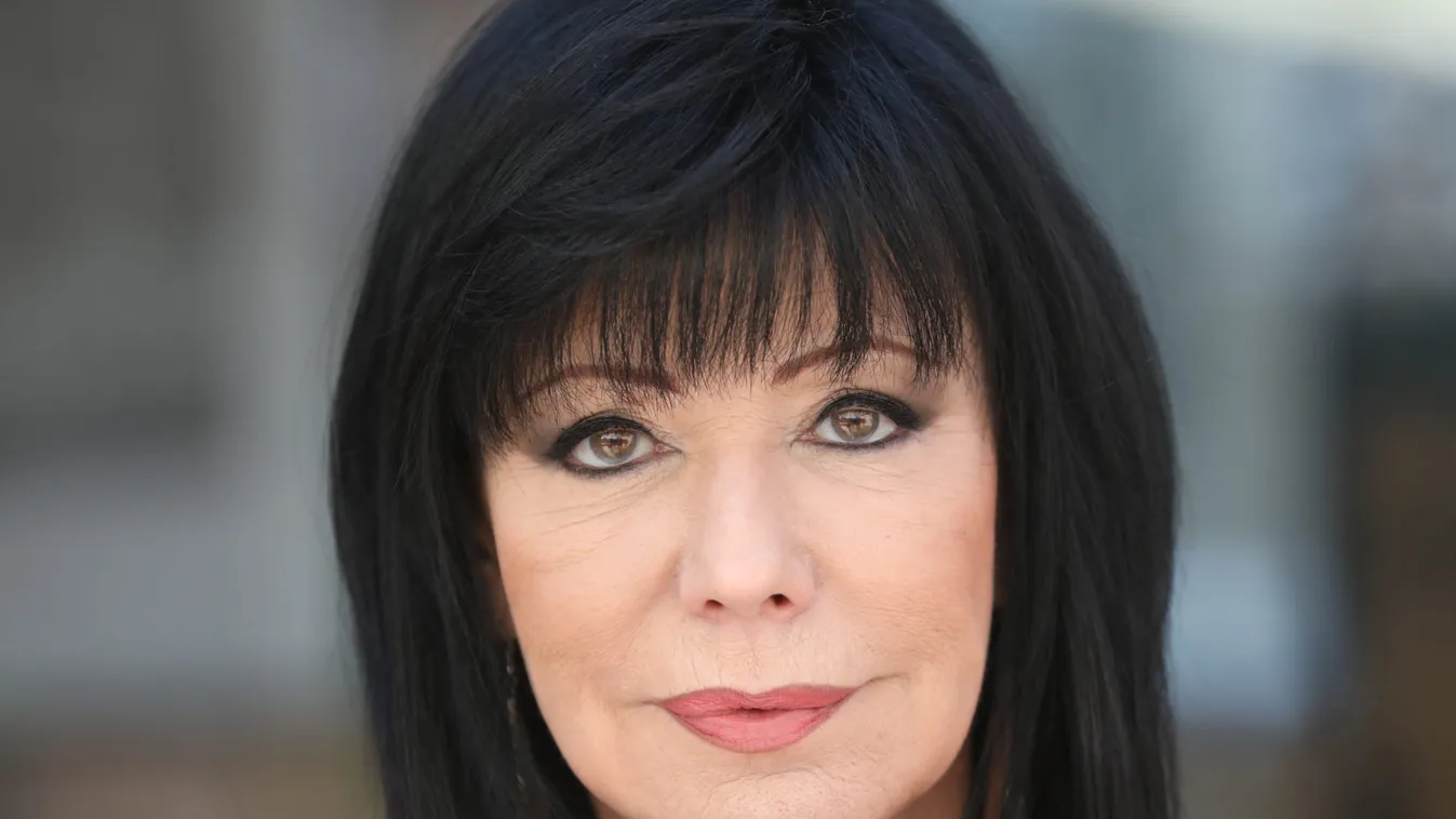 Kalandos utazás: Dubajban ragadt vőlegényével a magyar énekesnő