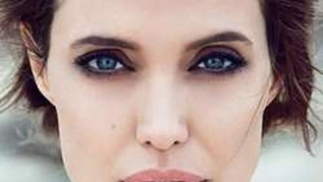 Előjött rejtekéből Angelina Jolie, rémesen néz ki