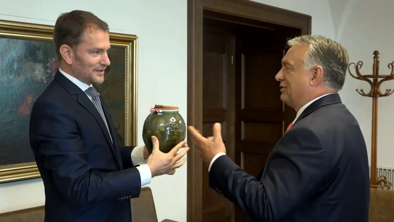 Egymás kezéből a két miniszterelnök: szlovák bodzaszörpért magyar koviubi