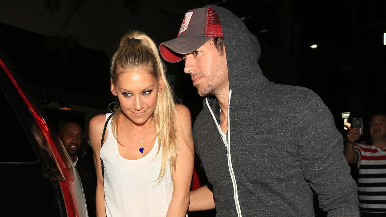 Enrique Iglesias and Anna Kournikova have a romantic date night