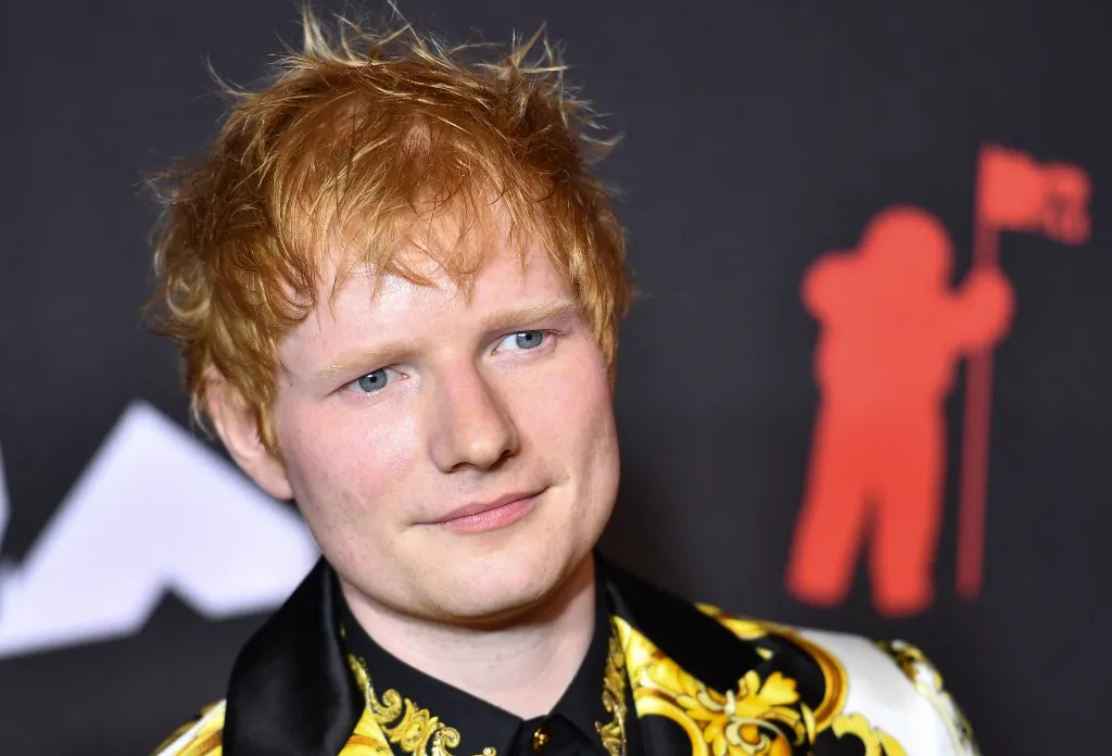 Ed Sheeran megmutatta kidolgozott testét