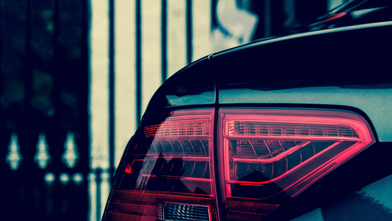 Gyerekeket szállító kocsiba rohant, majd elhajtott a sofőr Pátyon