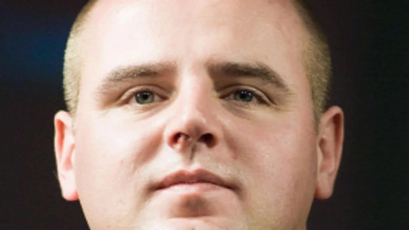 150 milliós villában bujkál az MSZP cigarettacsempész képviselője