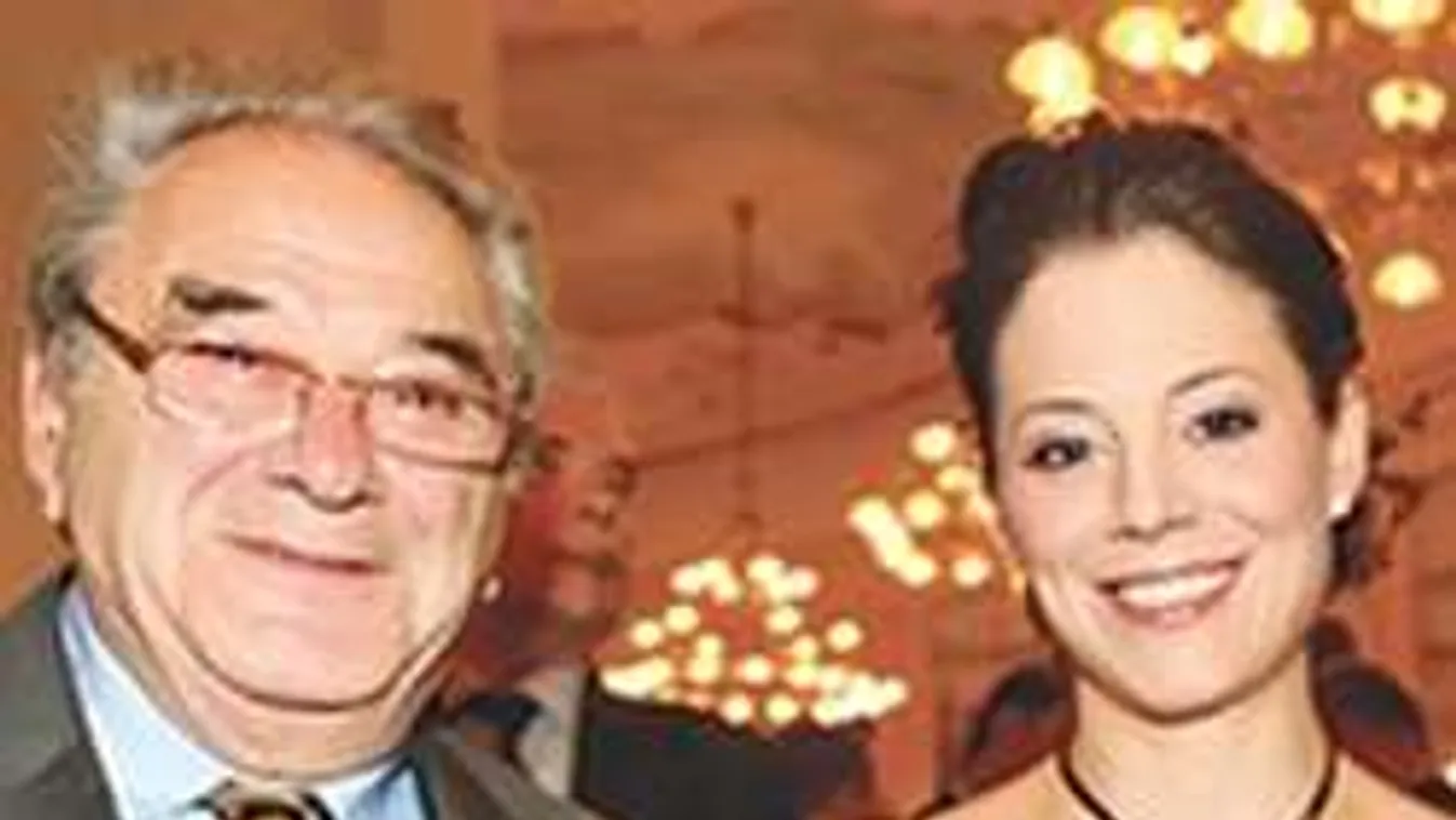 Egy kis sereg! Ötödmagával költözik haza Szinetár Dóra