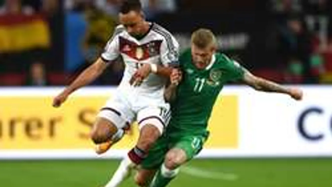 Ebből balhé lesz! Hátat fordított a himnusznak a sztár - fotó