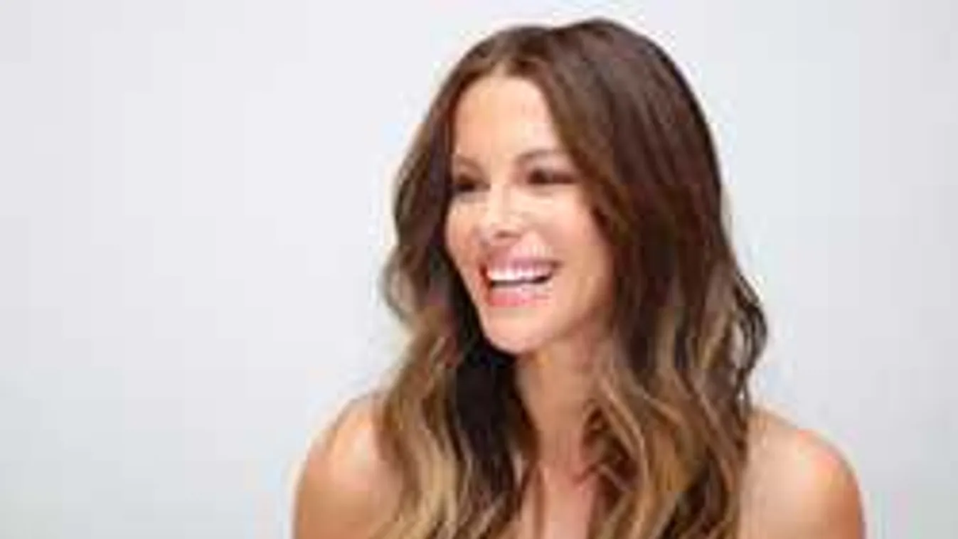 Lányával egyidős pasiba szerelmes a dögös színésznő