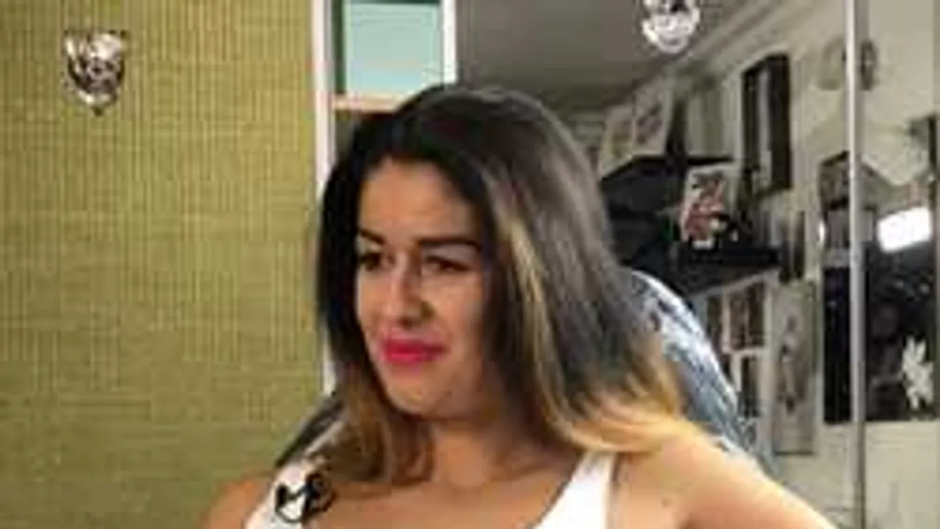 Roppant kínos kép került elő a magyar énekesnőről, elsápadt