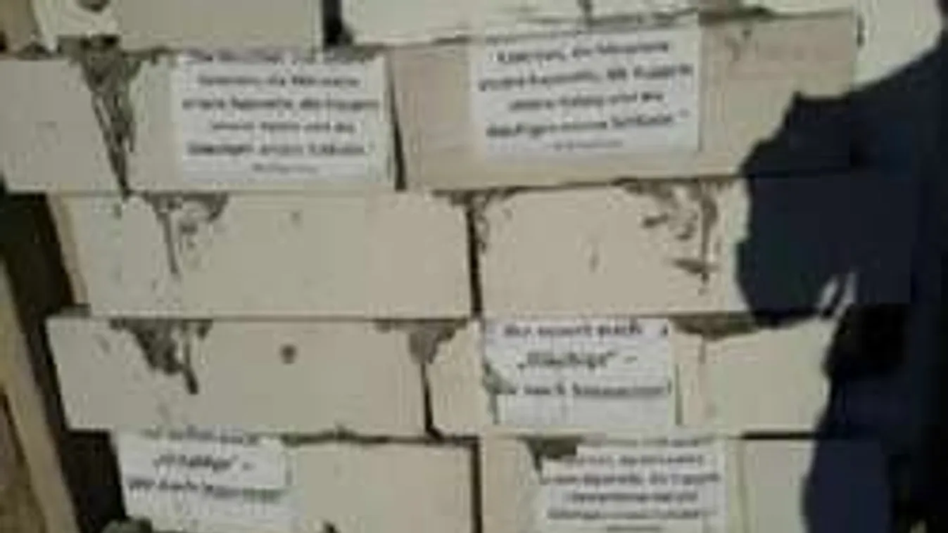 Befalazták egy épülő mecset bejáratát Németországban!