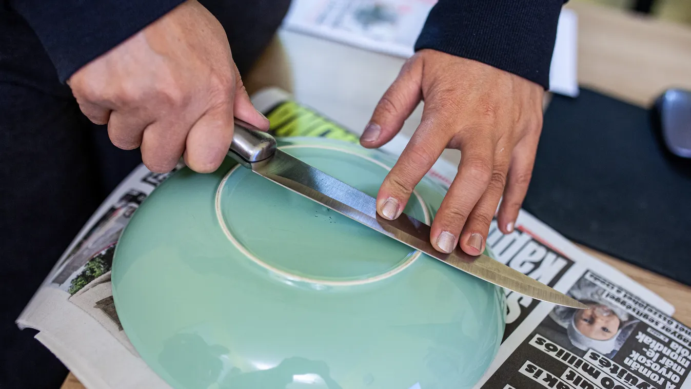 Mellkason szúrta élettársát egy miskolci nő