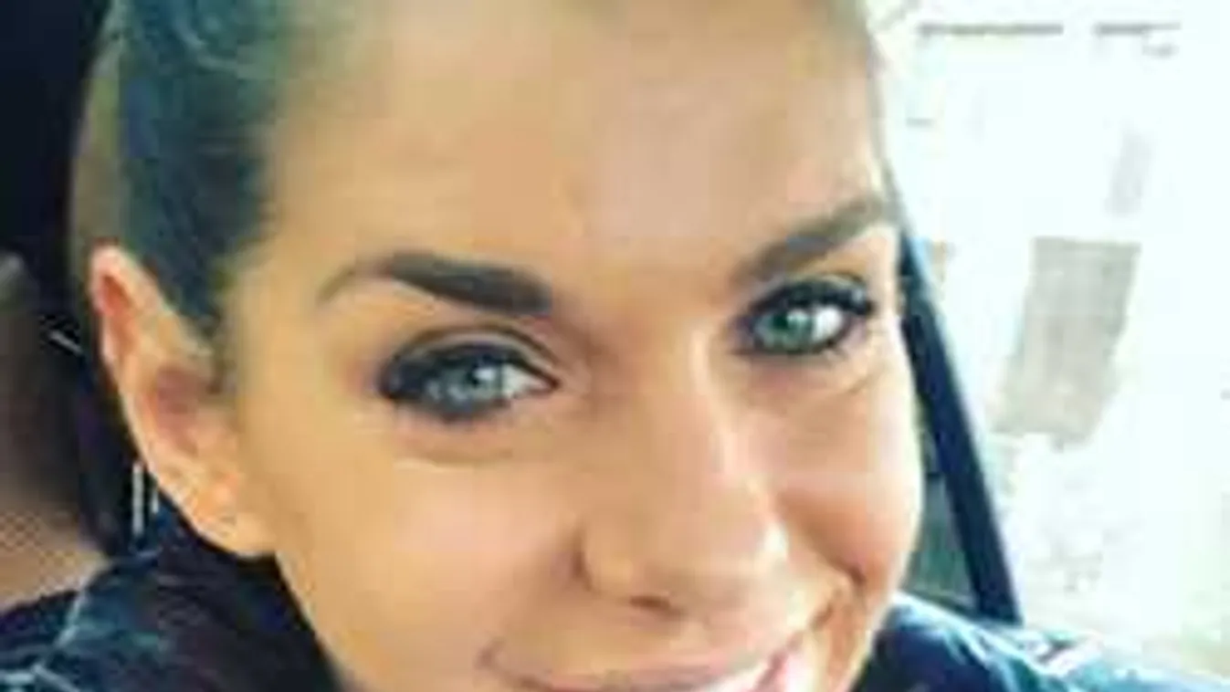 Ezt látnod kell: Falatnyi bikiniben indult útnak Dér Heni