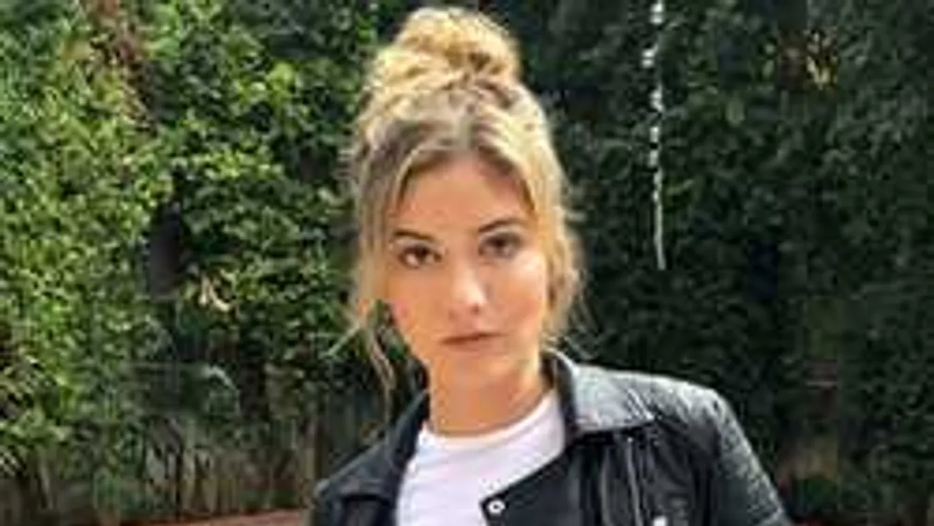 Ettől elolvadsz: a fürdőben, topless fotózták le a szexi playmate-et