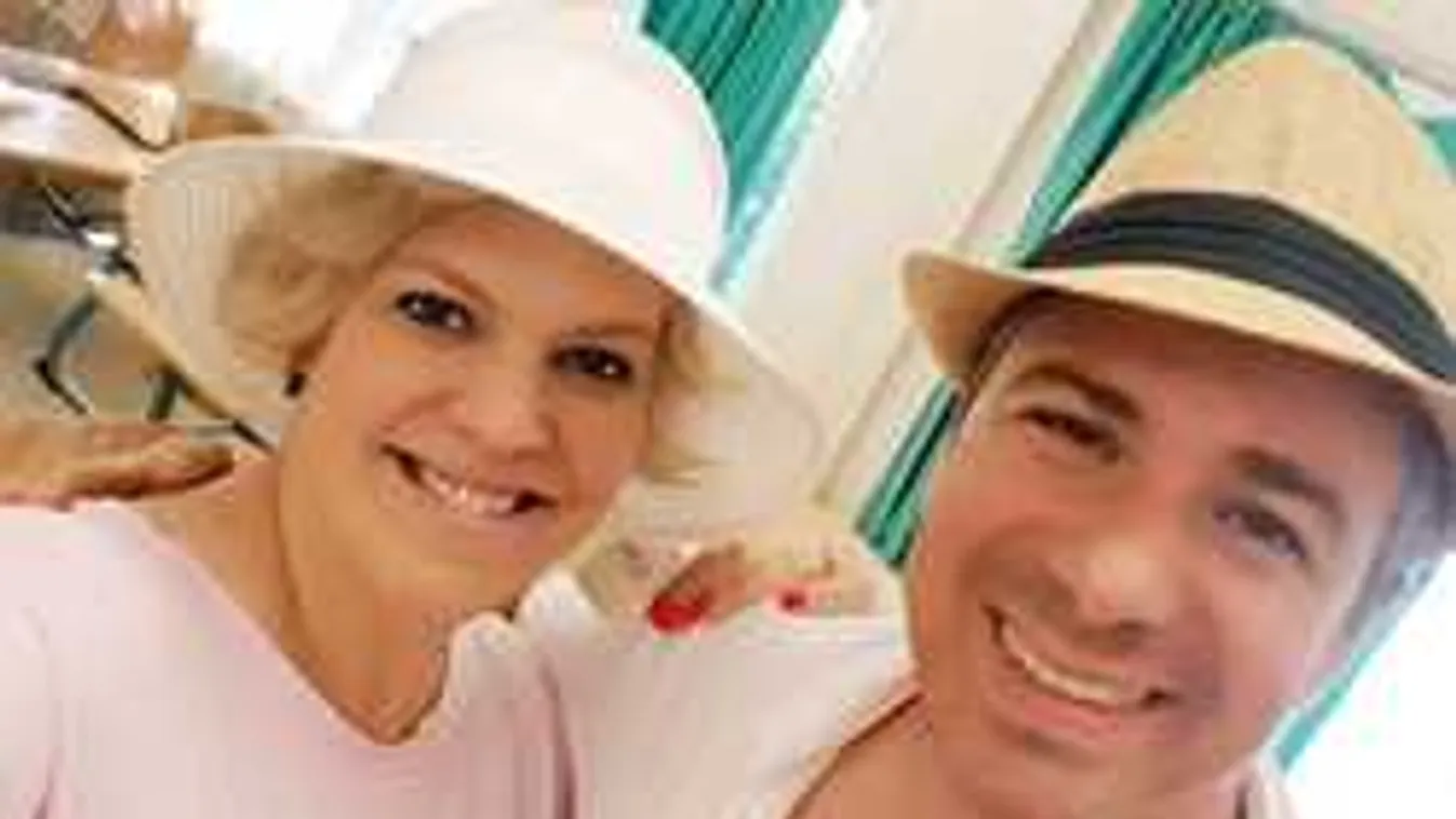 Igazi hajas baba a magyar sztárpár újszülött gyermeke - Fotó