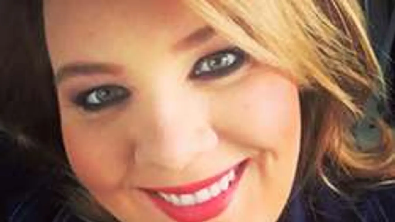 Áron alul szabadulna meg luxusautójától a magyar énekesnő