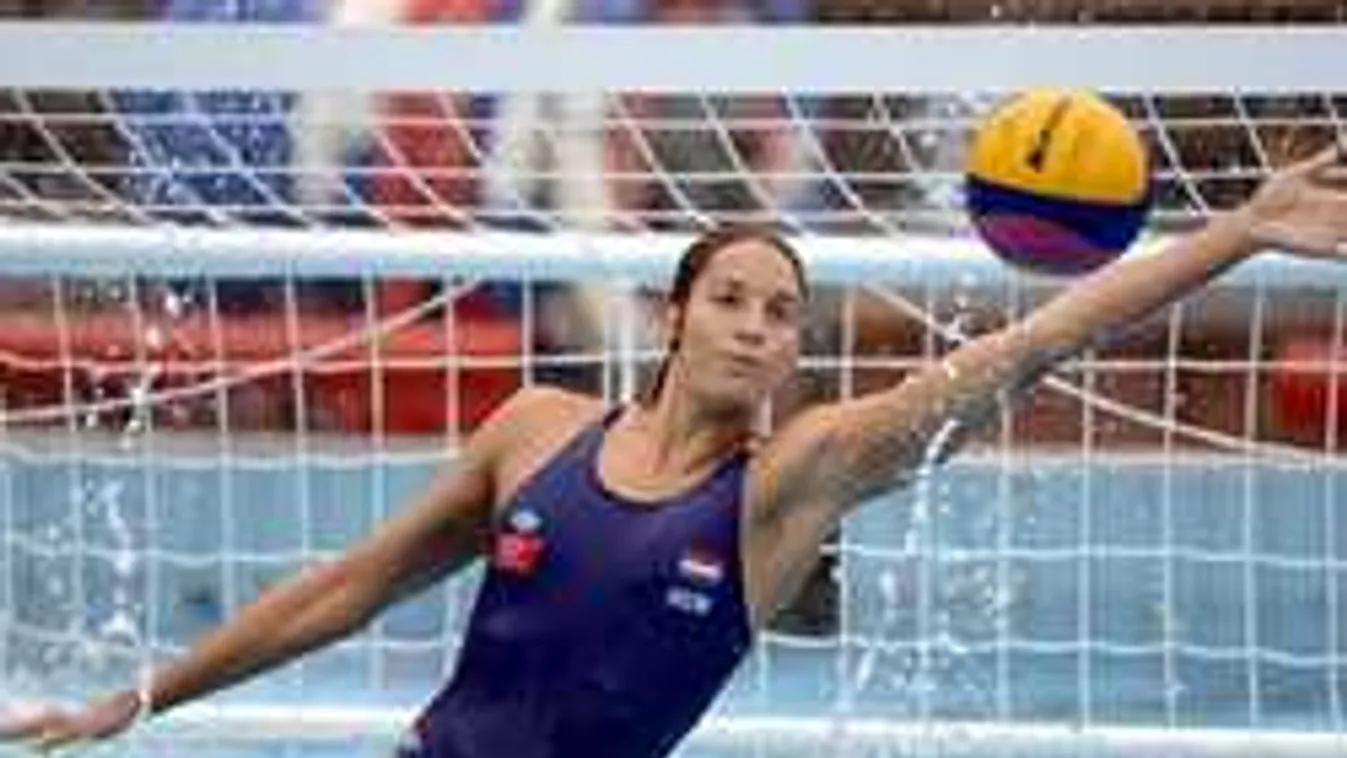 Lebukott, lesifotó készült a szexi magyar sportolónőről